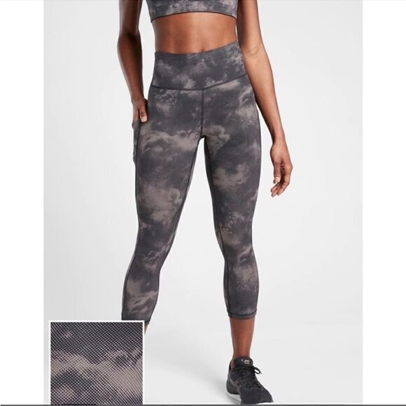 Athleta Ultimate Stash Pocket Printed Capri M - Picture 1 of 10